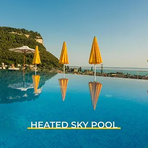 Sky Pool Sole Garda Hotell